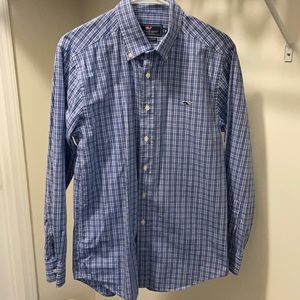 Men’s Vineyard Vines button down shirt.